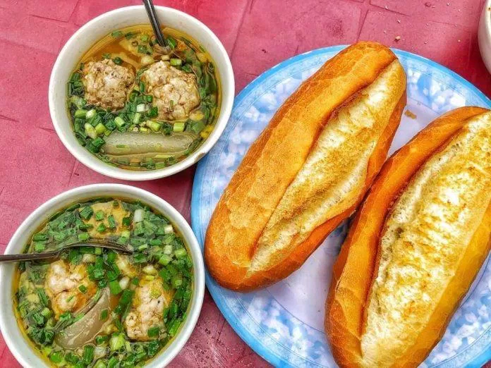 Bánh mì xíu mại Đà Lạt. (Ảnh: Internet)