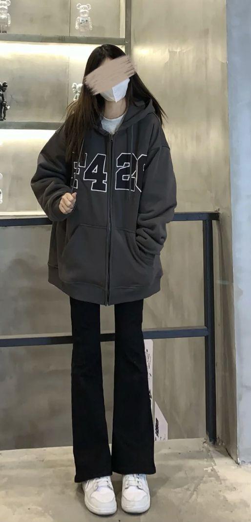 Mix đồ năng động với áo hoodie